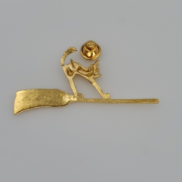 Vintage Gold Cat on a Broomstick Tie Tack Pin - Picture 5 of 5